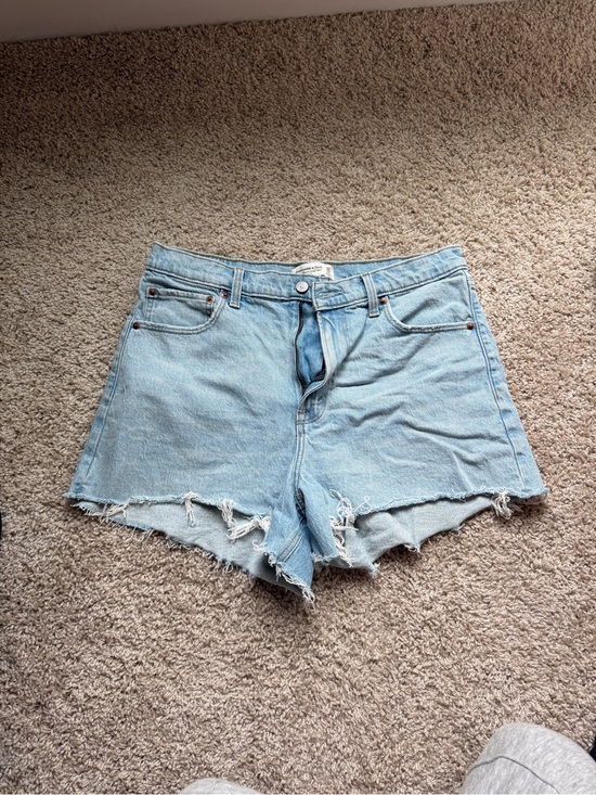 Abercrombie & Fitch Pants - Abercrombie & Fitch 90s relaxed cutoff short high rise